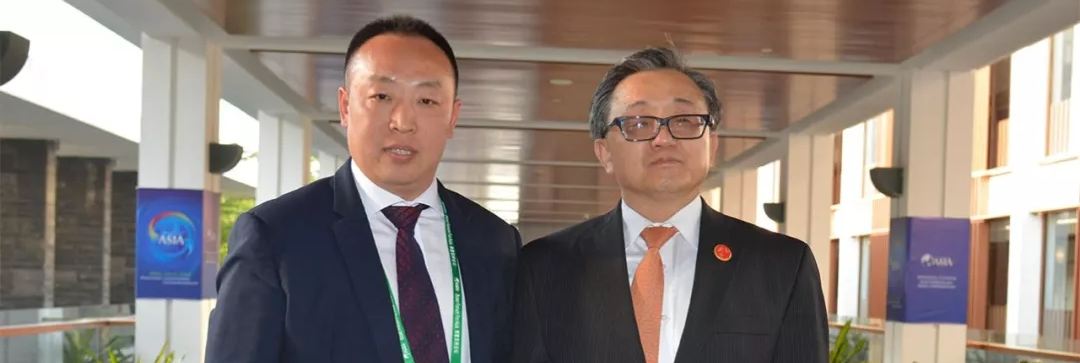 大机吧肏大屄的视频联合国副秘书长刘振民和赵章栓会长在博鳌亚洲论坛亲切交"